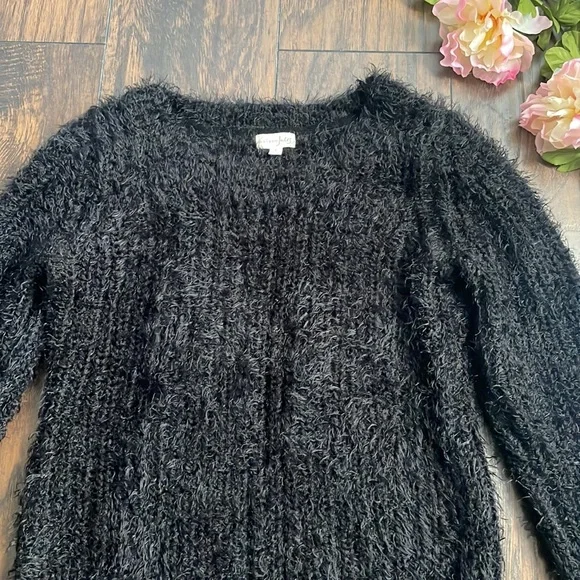 Soft cozy fuzzy sweater - Picture 2 of 6
